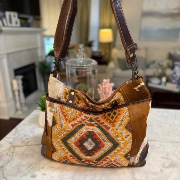 Myra | Western Tote - Picture 3 of 7